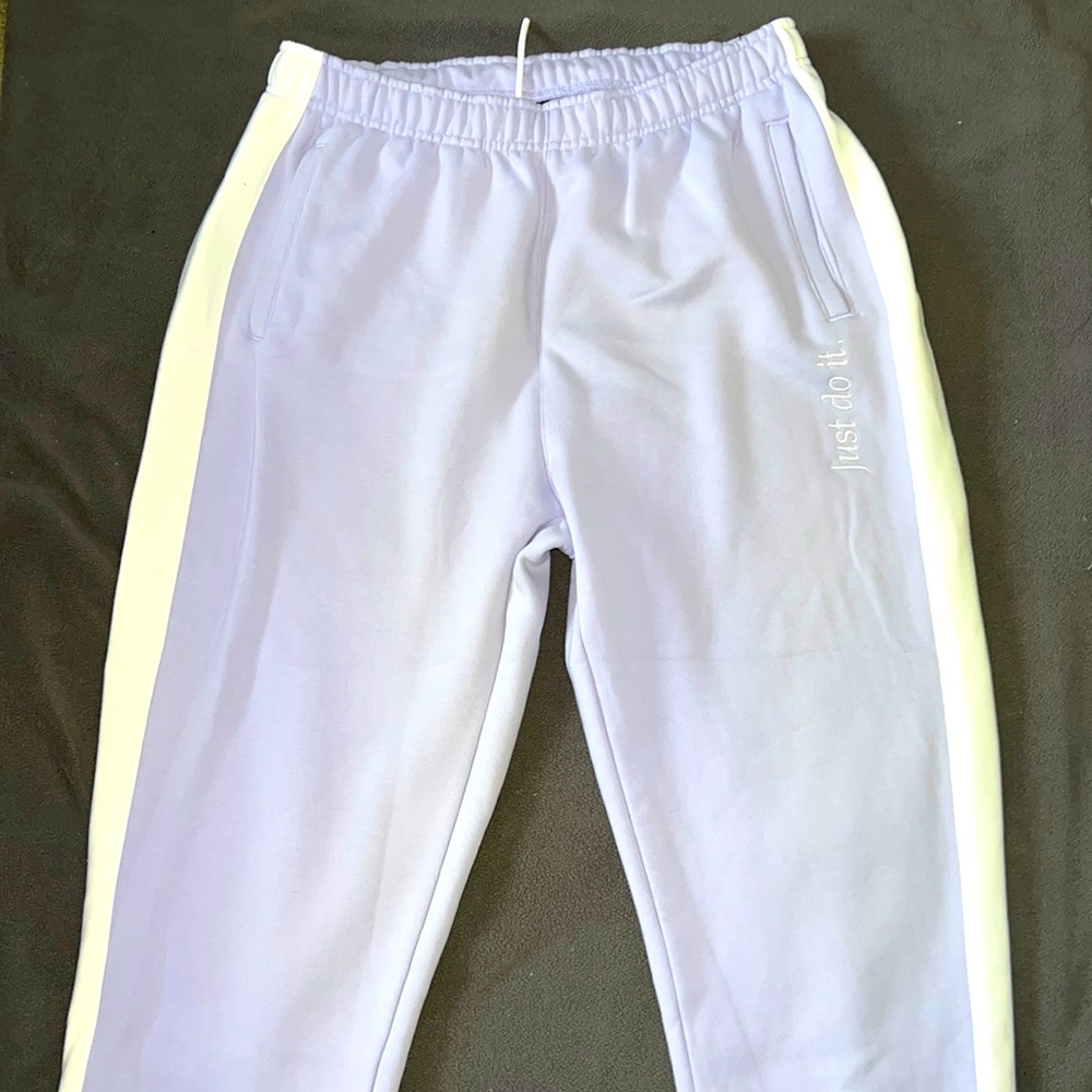 New no tags Nike just do it lavender sweat pants size xl